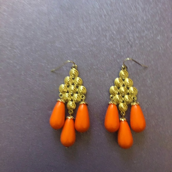 💃🏽Anthropologie: Coral & Gold Chandelier Earrings NWOT - Picture 2 of 2